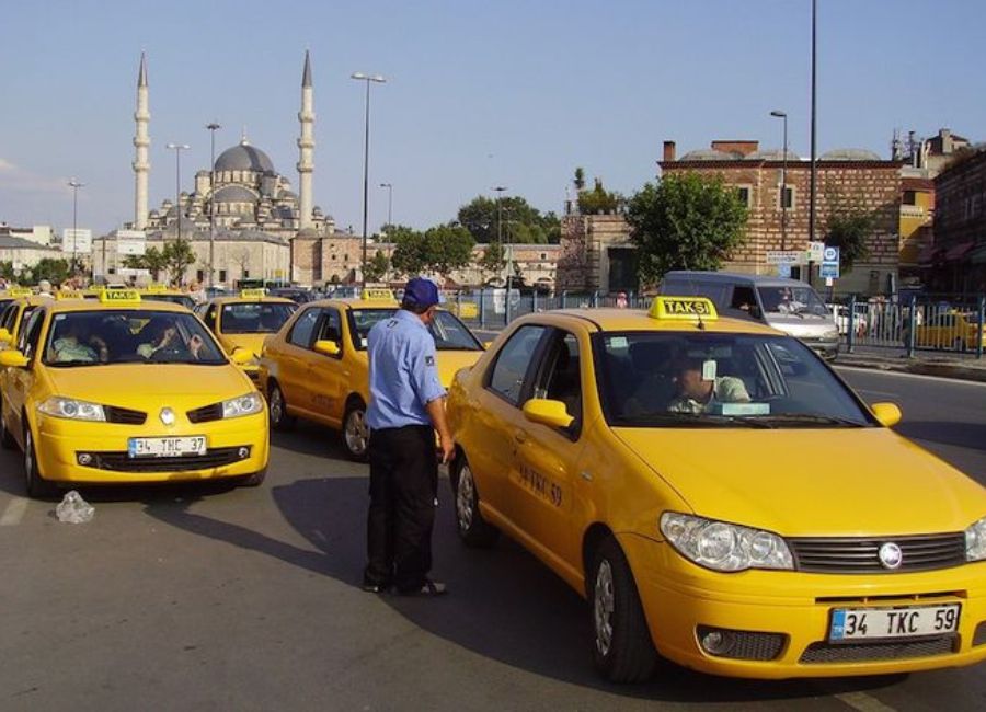 Common tourist scams in Turkey including taxi overcharging and street scams