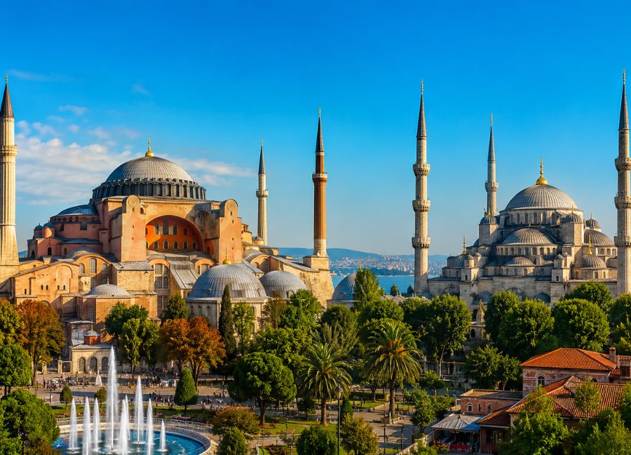 Hagia Sophia and Blue Mosque in Istanbul during a Turkey itinerary 7 days trip