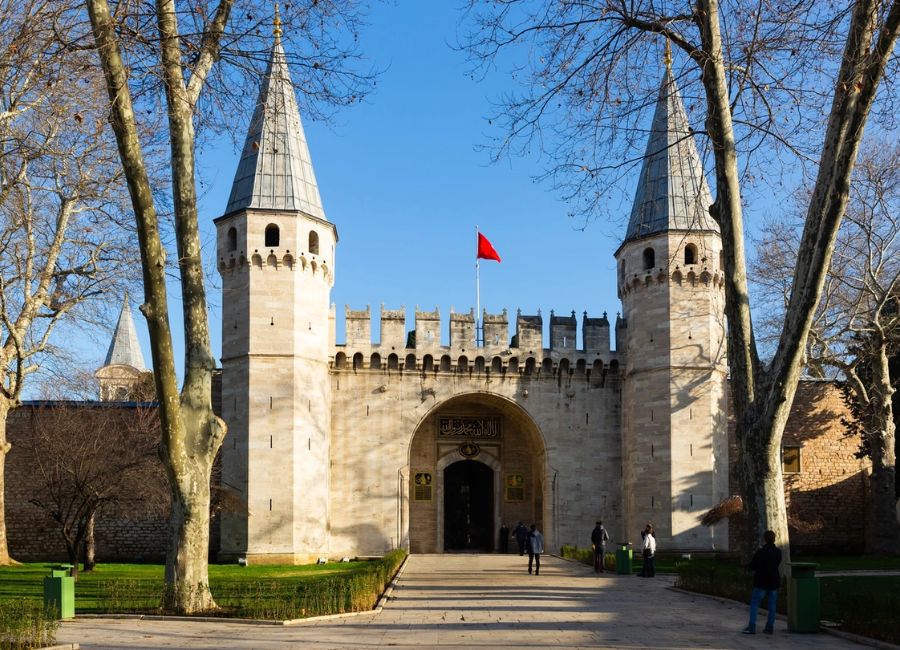 Topkapi Palace courtyard in Istanbul during a 7 day Turkey itinerary